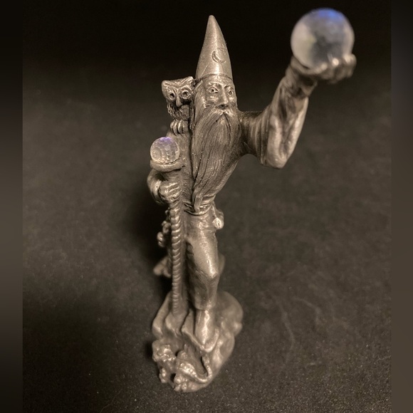 Pewter Fantasy Wizard with Owl Mystic Figurine Holding Crystal Balls - Picture 6 of 10